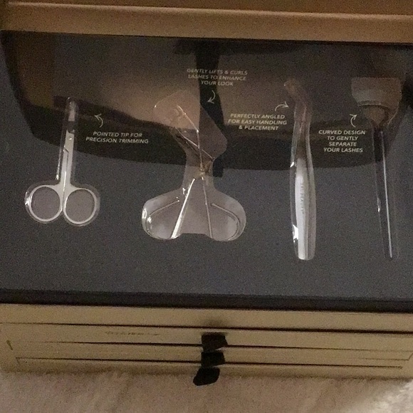 🎁 Idea 12 False Lashes Sets + Curler Scissors,Comb,Twizzers in Drawer Chest Set - Picture 2 of 6